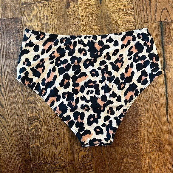 Cheetah high waist swim bikini bottoms ruched animal print Cheetah Womens L NWOT - Picture 2 of 6